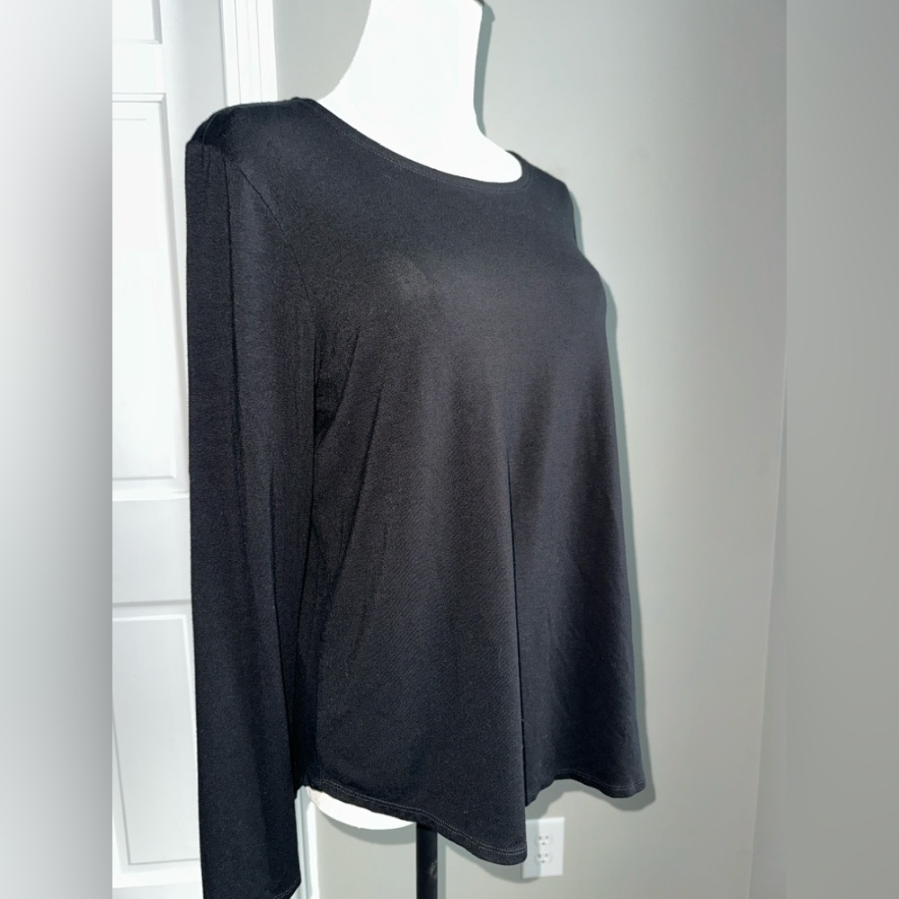 Cupio size L Classic Black scoop neck, shirttail hem long sleeve top
